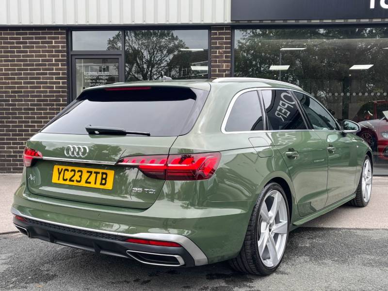 Audi A4 Avant   Registered:2023(23)