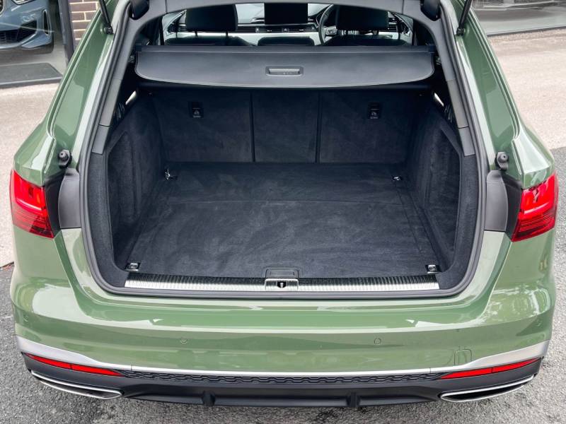 Audi A4 Avant   Registered:2023(23)