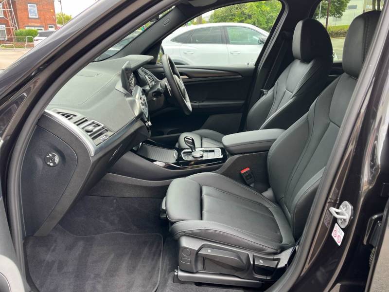 BMW X3   Registered:2024(74)