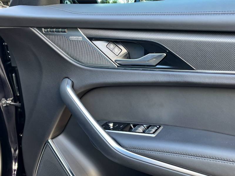 Jaguar F Pace   Registered:2023(72)