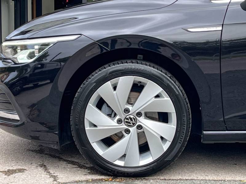 Volkswagen Golf   Registered:2022(72)