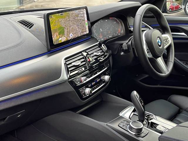 2022 BMW 5 Series 2.0 520d xDrive MHT M Sport Auto 190ps