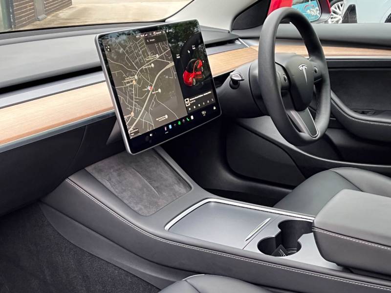 Tesla Model 3   Registered:2021(71)