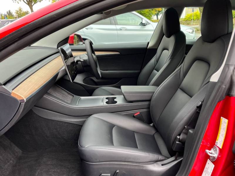 Tesla Model 3   Registered:2021(71)