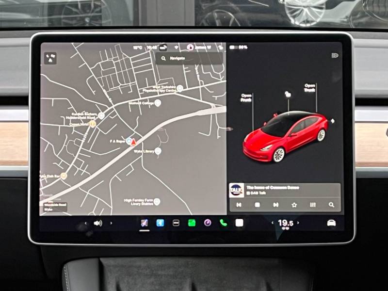 Tesla Model 3   Registered:2021(71)