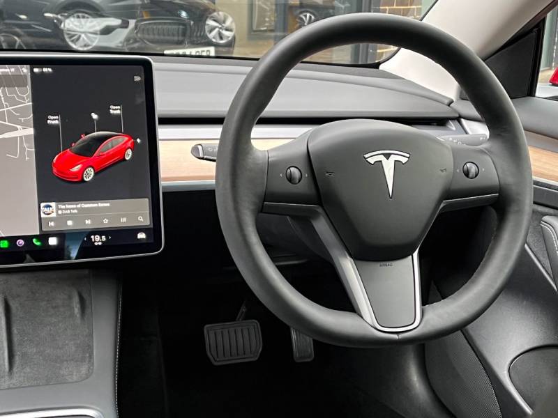 Tesla Model 3   Registered:2021(71)