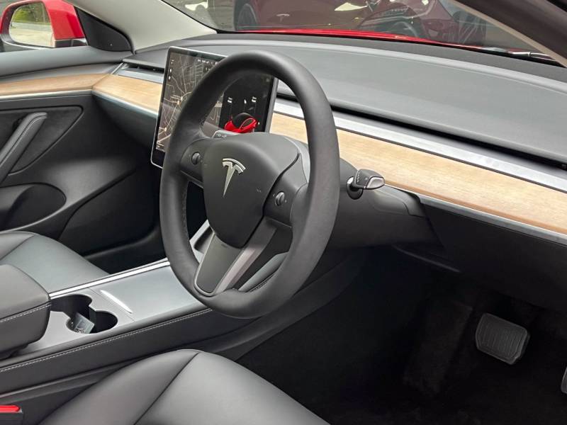 Tesla Model 3   Registered:2021(71)