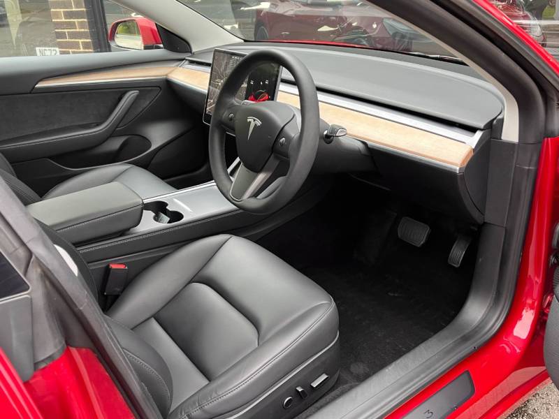 Tesla Model 3   Registered:2021(71)