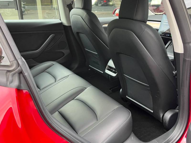 Tesla Model 3   Registered:2021(71)