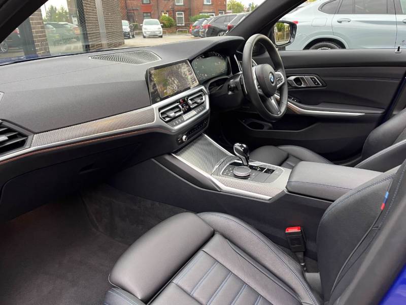 BMW 3 Series   Registered:2022(22)