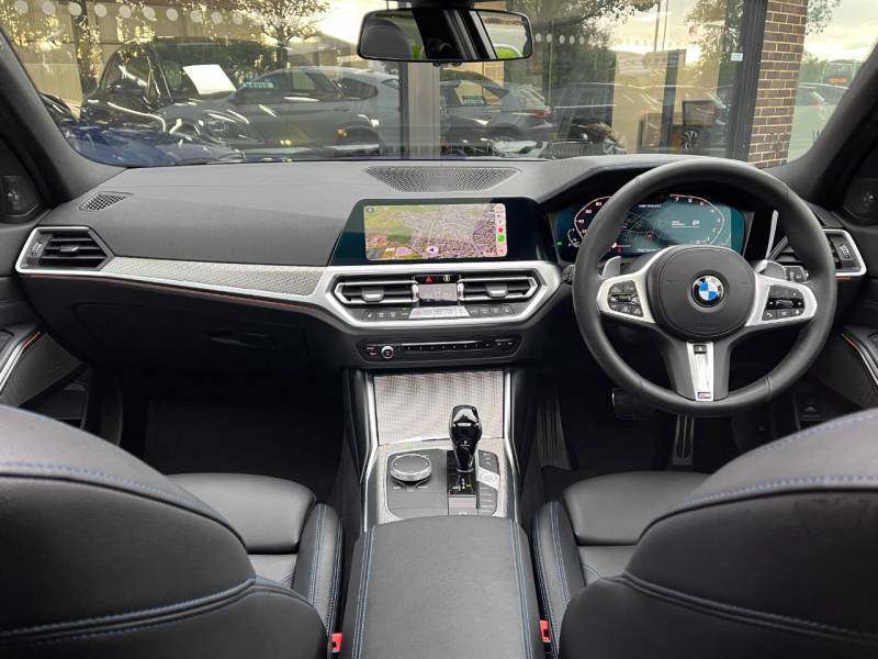 BMW 3 Series   Registered:2022(22)