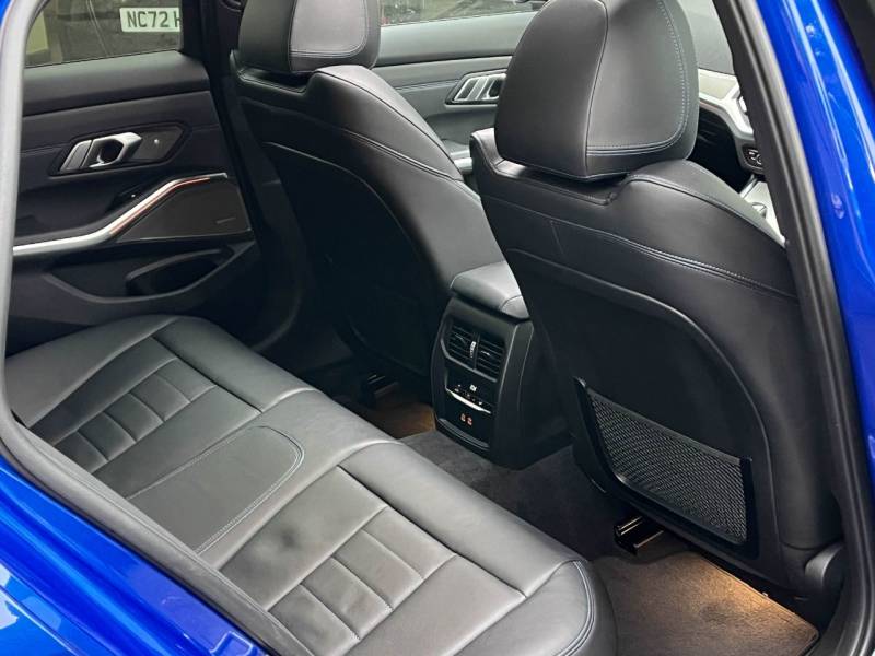 BMW 3 Series   Registered:2022(22)