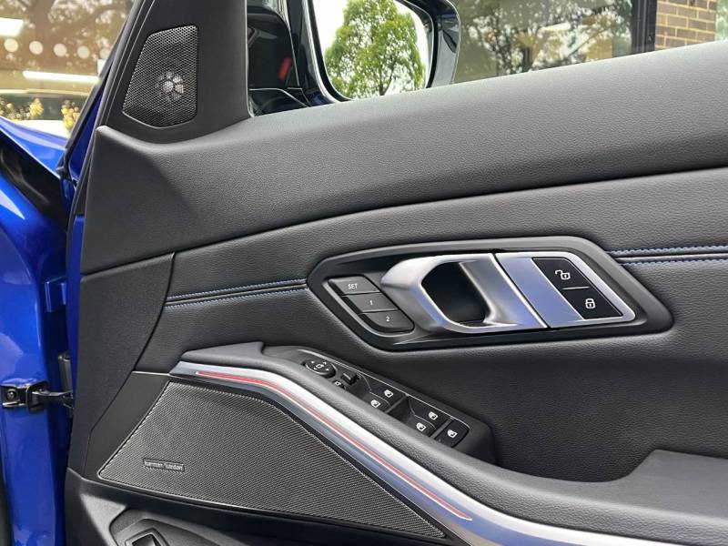 BMW 3 Series   Registered:2022(22)