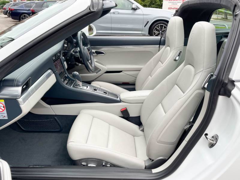 Porsche 911   Registered:2016(66)