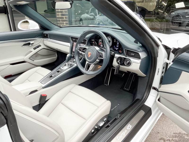 Porsche 911   Registered:2016(66)