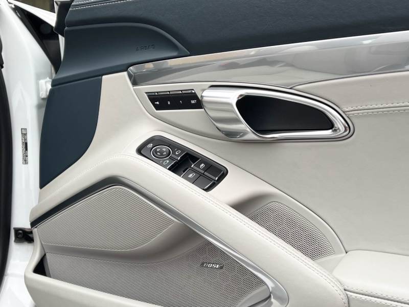 Porsche 911   Registered:2016(66)