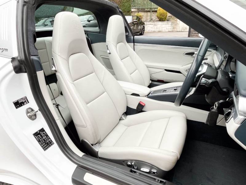 Porsche 911   Registered:2016(66)