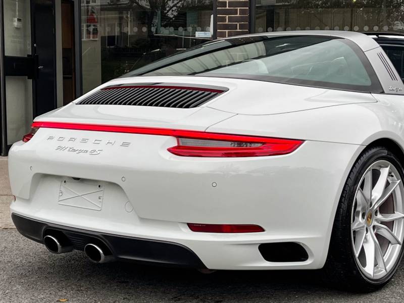 Porsche 911   Registered:2016(66)