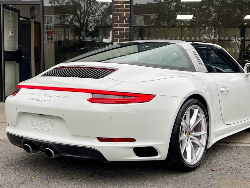 Porsche 911   Registered:2016(66)