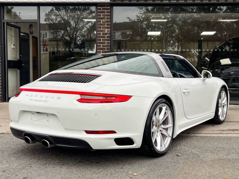 Porsche 911   Registered:2016(66)