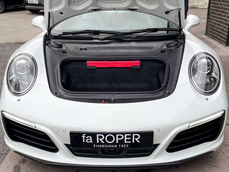 Porsche 911   Registered:2016(66)