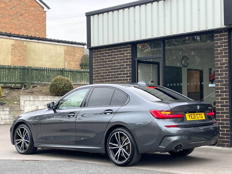 BMW 3 Series   Registered:2021(21)