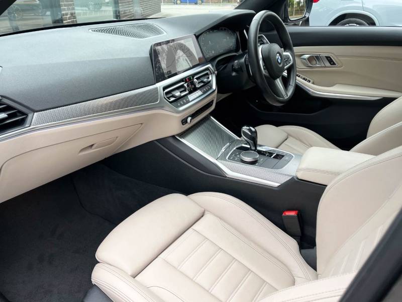 BMW 3 Series   Registered:2021(21)