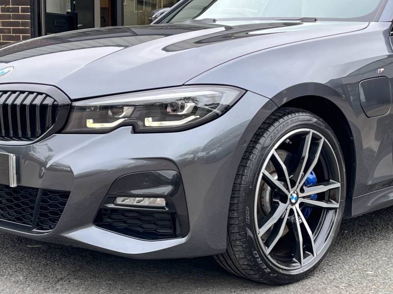 BMW 3 Series   Registered:2021(21)