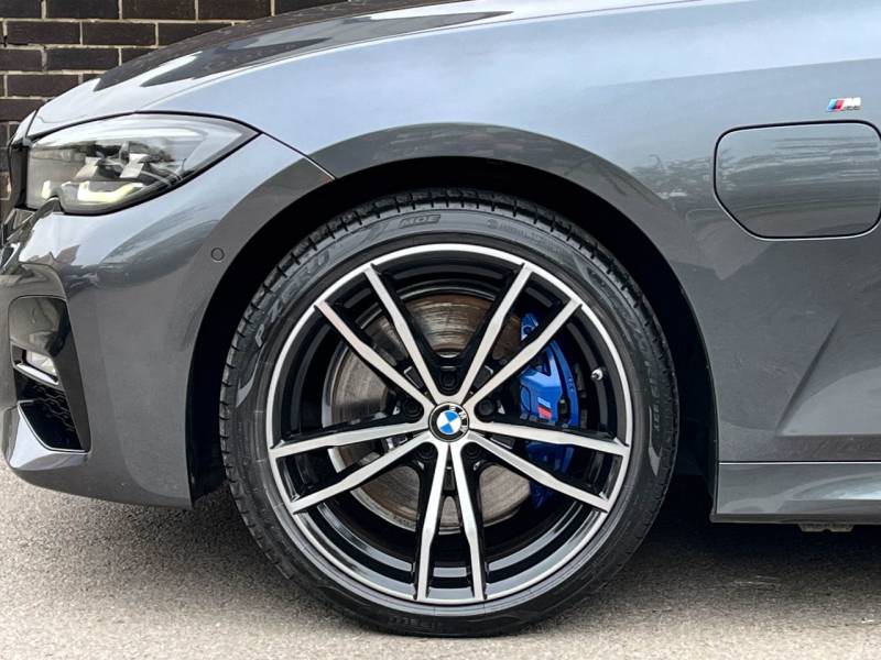 BMW 3 Series   Registered:2021(21)