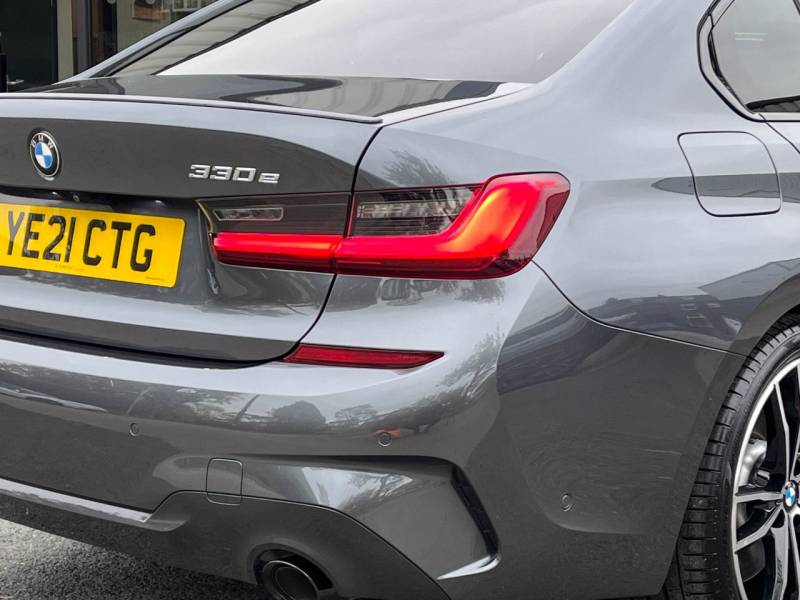 BMW 3 Series   Registered:2021(21)