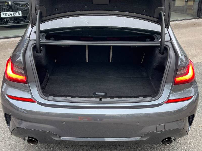 BMW 3 Series   Registered:2021(21)