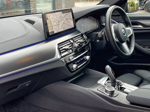 2022 BMW 5 Series 2.0 520d xDrive MHT M Sport Auto 190ps