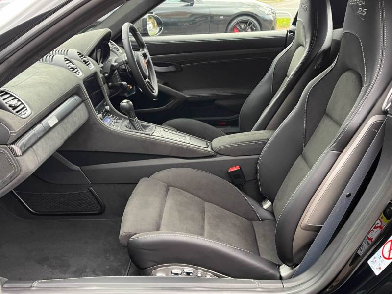 Porsche 718 Cayman   Registered:2024(24)