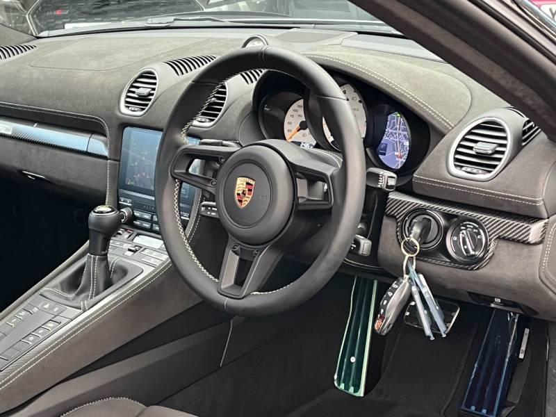 Porsche 718 Cayman   Registered:2024(24)