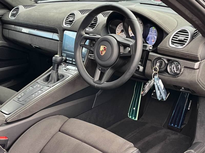 Porsche 718 Cayman   Registered:2024(24)