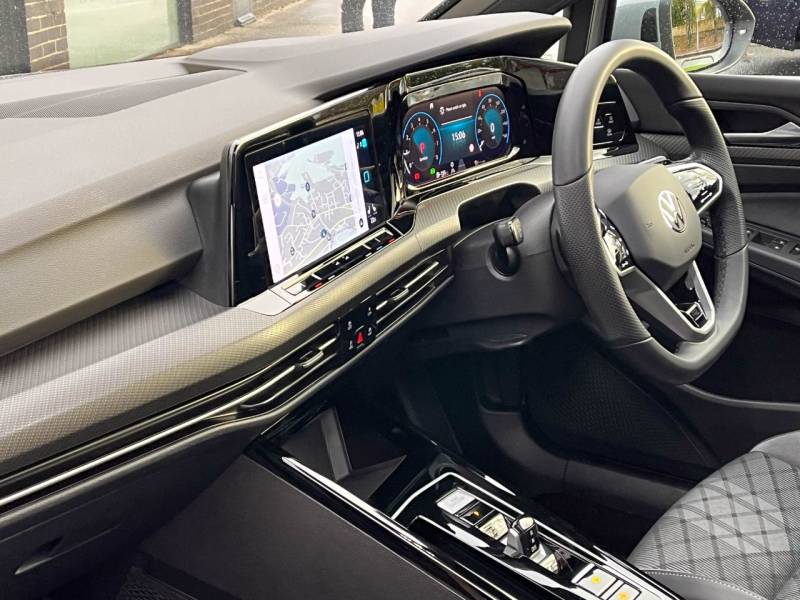 Volkswagen Golf   Registered:2024(24)