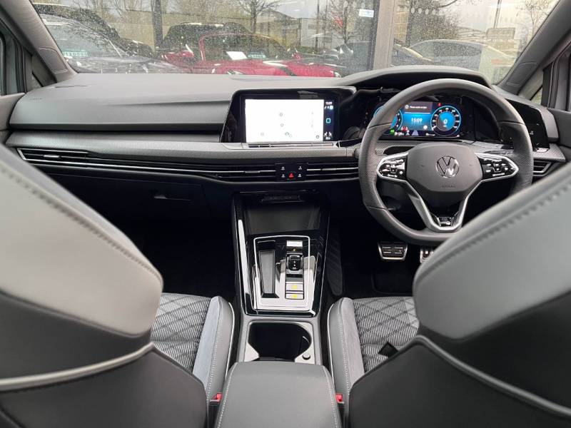 Volkswagen Golf   Registered:2024(24)