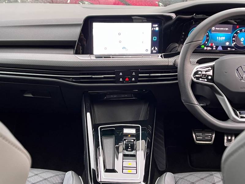 Volkswagen Golf   Registered:2024(24)