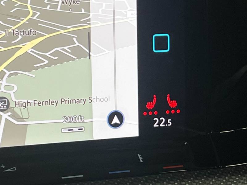 Volkswagen Golf   Registered:2024(24)