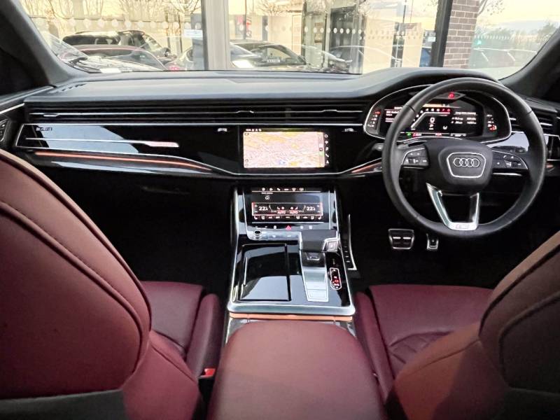 Audi SQ8   Registered:2023(23)