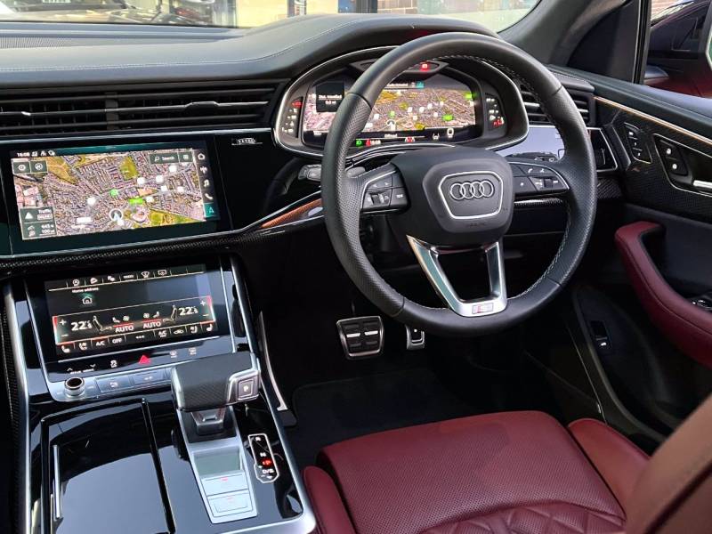 Audi SQ8   Registered:2023(23)