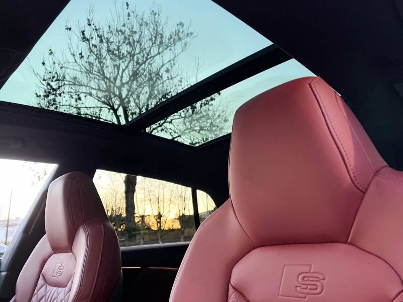 Audi SQ8   Registered:2023(23)