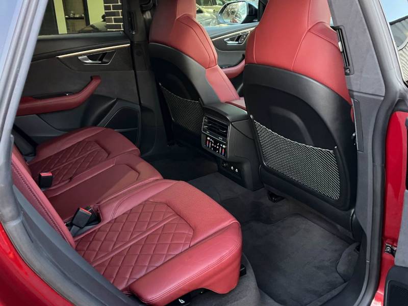 Audi SQ8   Registered:2023(23)