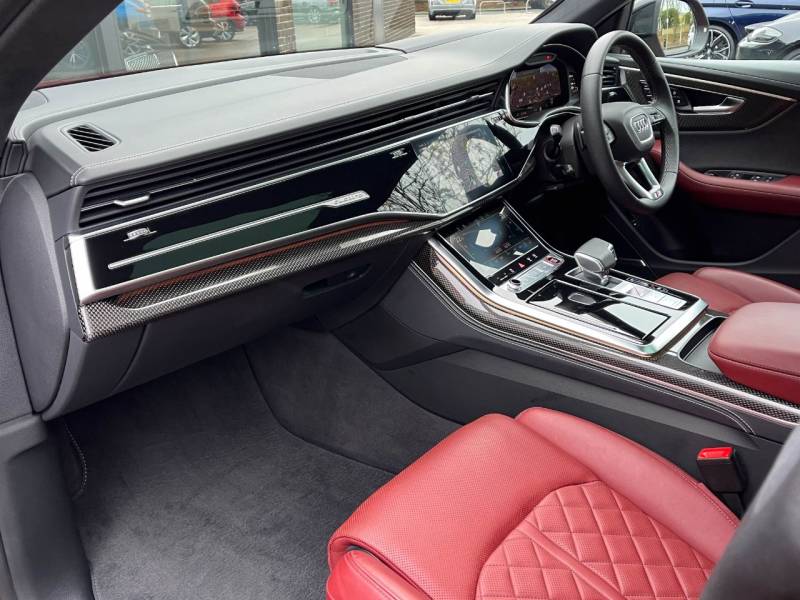 Audi SQ8   Registered:2023(23)