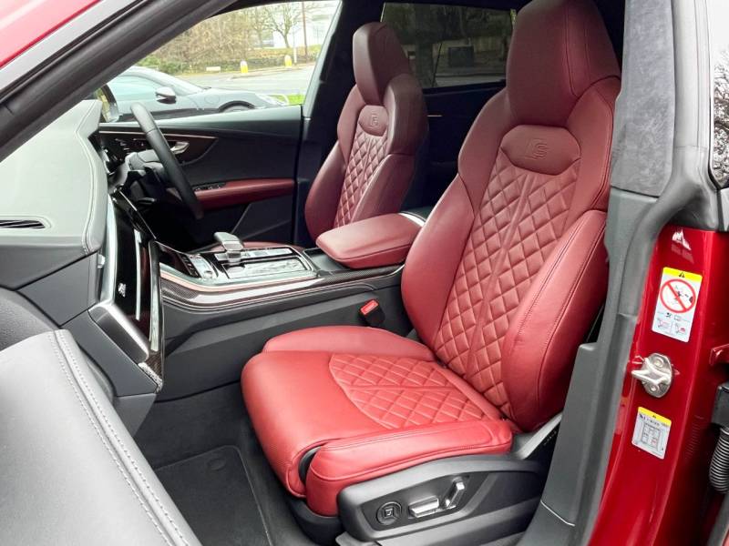 Audi SQ8   Registered:2023(23)