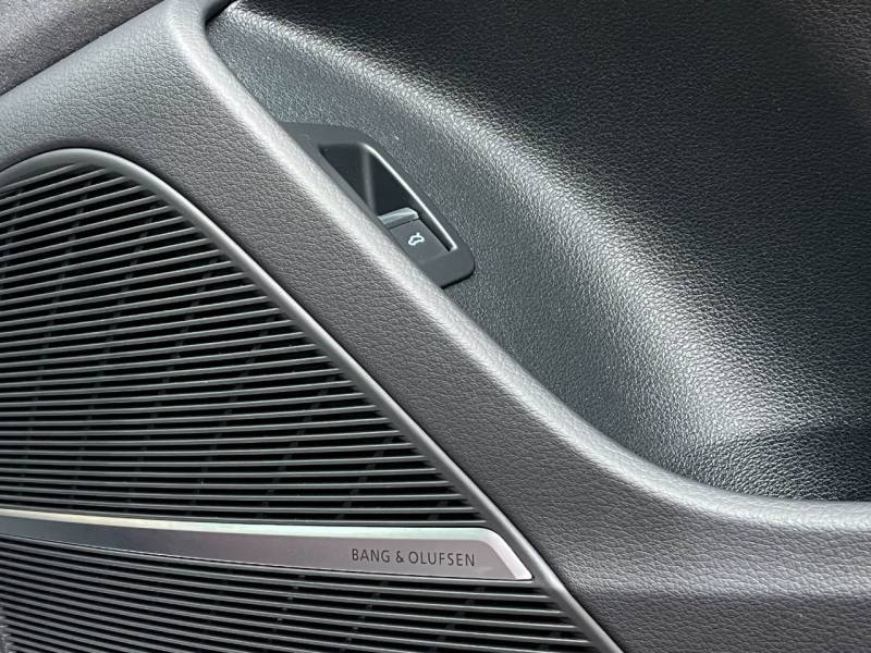 Audi SQ8   Registered:2023(23)