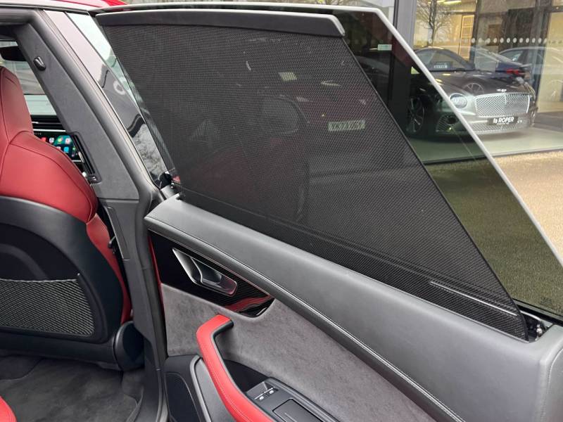 Audi SQ8   Registered:2023(23)