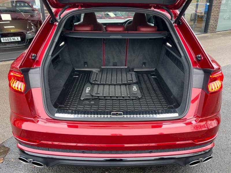 Audi SQ8   Registered:2023(23)