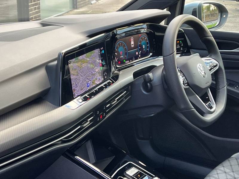 Volkswagen Golf   Registered:2024(24)