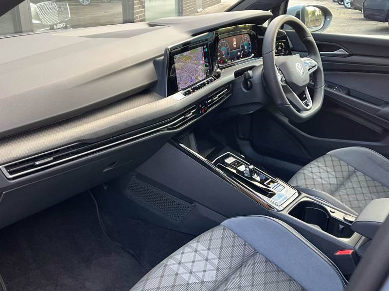 Volkswagen Golf   Registered:2024(24)